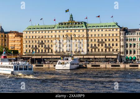 The Grand Hotel Stockholm, view from the water. The first Nobel Prize banquet was held in the hotel's Hall of Mirrors in 1901. To this day, the Nobel Prize winners are accommodated in the hotel's "Nobel Suites". From 1930, the Hall of Mirrors became too small for the banquet, which is now attended by 1,300 guests. Skeppsbron, Stockholm, Sweden Stock Photo