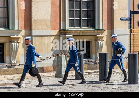 Preparation of the royal cavalry band for the changing of the guard at Kungliga Slottet, the royal palace in Stockholm. Members of the band carry sheet music and scores on the castle square. Royal Guards Ceremony at the Royal Palace of Stockholm. Changing of the guard in front of the Swedish Royal Palace in Stockholm with musical accompaniment from the mounted band.  Stockholm, Sweden Stock Photo