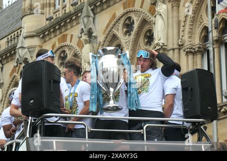 Northampton Saints Rugby team winners celebrating the premiership win in town centre  crowds of people cup winners win Town hall outside on a bus tour Stock Photo