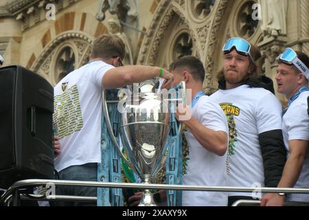 Northampton Saints Rugby team winners celebrating the premiership win in town centre  crowds of people cup winners win Town hall outside on a bus tour Stock Photo