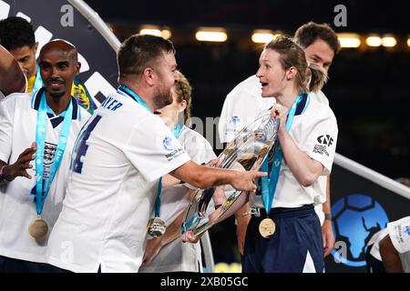 England's Ellen White (right) and Alex Brooker celebrate with the ...