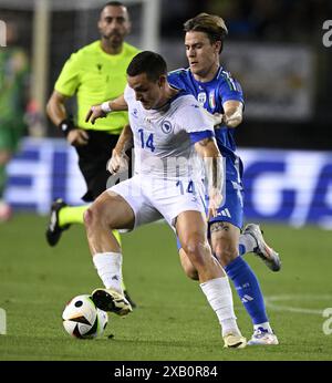 Empoli, Italy. 9th June, 2024. Italy's Nicolo Fagioli (R) vies with Bosnia and Herzegovina's Dario Saric during a friendly match between Italy and Bosnia and Herzegovina in Empoli, Italy, June 9, 2024. Credit: Alberto Lingria/Xinhua/Alamy Live News Stock Photo