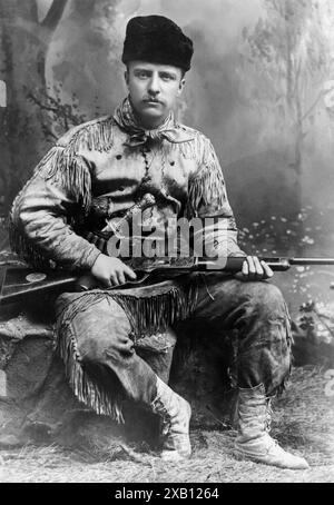 Young Theodore 'Teddy' Roosevelt (1858-1919) in a buckskin hunting outfit in 1885. (USA) Stock Photo