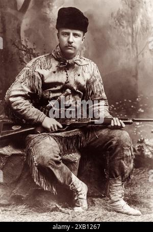 Young Theodore 'Teddy' Roosevelt (1858-1919) in a buckskin hunting outfit in 1885. (USA) Stock Photo