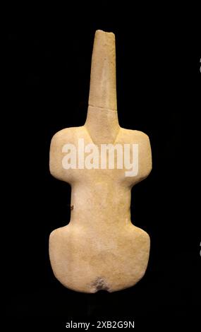 CYCLADIC ART, Schematic figurine (violine shaped) .Early Bronze Age 3200-2800 BC Stock Photo