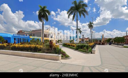 373 Bronze statue of Carlos Cespedes and marble bust of Perucho Figueredo, among the buildings on the Parque Cespedes Park NE-SE-SW sides. Bayamo-Cuba Stock Photo