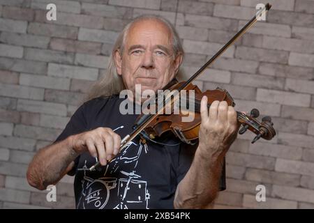 Rock-Geiger Hans Wintoch alias Hans die Geige geb. 1. Oktober 1954 Exklusiv- *** Rock violinist Hans Wintoch alias Hans the violin born October 1, 1954 Exclusive Stock Photo