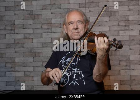 Rock-Geiger Hans Wintoch alias Hans die Geige geb. 1. Oktober 1954 Exklusiv- *** Rock violinist Hans Wintoch alias Hans the violin born October 1, 1954 Exclusive Stock Photo