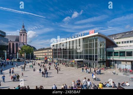 Cologne, Germany - May 22, 2024 : View of the crowded Hauptbahnhof, the Central railway station of Cologne Germany Stock Photo