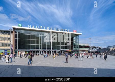 Cologne, Germany - May 22, 2024 : View of the crowded Hauptbahnhof, the Central railway station of Cologne Germany Stock Photo