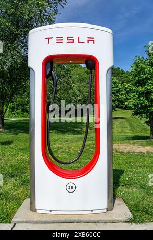 Tesla electric vehicle charging station, Connecticut, USA Stock Photo