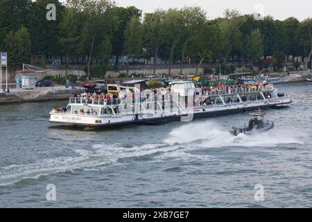 Paris, France. 6th June, 2024. Riverboat on the river Seine in Paris, France. Credit: Gerard Crossay/Alamy Stock Photo Stock Photo