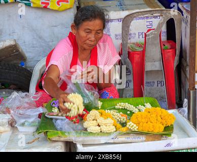 Thai lady selling flowers, Bangkok, Thailand Stock Photo