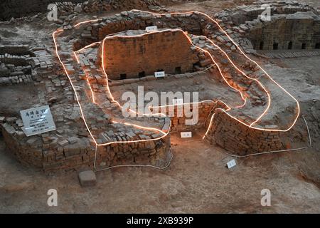 (240611) -- JINGDEZHEN, June 11, 2024 (Xinhua) -- This photo shows a horseshoe-shaped kiln site at a museum in Jingdezhen, east China's Jiangxi Province, June 5, 2024. TO GO WITH 'Across China: Worldwide ceramic innovators drawn to Jingdezhen, China's porcelain capital' (Xinhua/Liu Lihang) Stock Photo