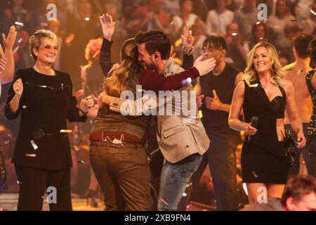 Moderator Florian Silbereisen GER mit v.l. Fuerstin Gloria von Thurn und Taxis, Angelo Kelly Kelly Family, Saengerin Helene Fischer - ARD Liveshow Schlagercountdown - Das große Premierenfest aus der EWE Arena in Oldenburg - Fotografiert am 25.03.2017 *** Presenter Florian Silbereisen GER with from left Princess Gloria von Thurn und Taxis, Angelo Kelly Kelly Family , singer Helene Fischer ARD Liveshow Schlagercountdown The big premiere party from the EWE Arena in Oldenburg Photographed on 25 03 2017 Pressebuero Schroedter Stock Photo