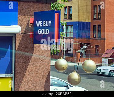 Glasgow, Scotland, UK. 11th June, 2024: UK Weather: Sunny in  the city saw the city saw locals and tourists in the town centre. Credit Gerard Ferry/Alamy Live News Stock Photo