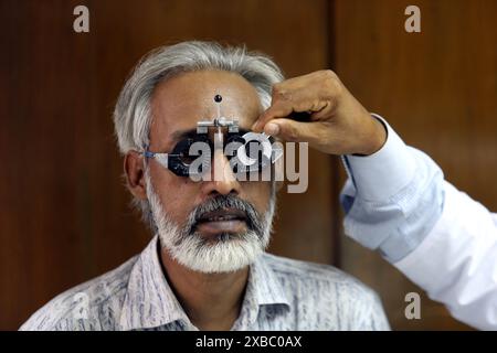 Dhaka, Wari, Bangladesh. 11th June, 2024. An ophthalmologist examines a patient's eyes during the Free Medical Eye Camp at Urmi Garment Factory For Garments Workers On June 11, 2024, Dhaka, Bangladesh. (Credit Image: © Habibur Rahman/ZUMA Press Wire) EDITORIAL USAGE ONLY! Not for Commercial USAGE! Stock Photo