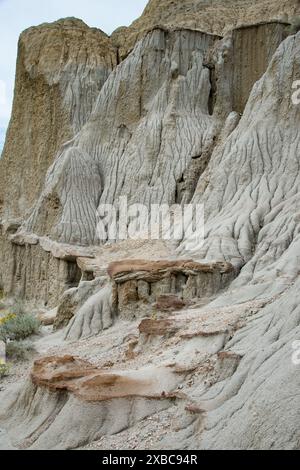 Sandstone and bentonite clay formations at the Cannonball Concretions Pullout in Theodore Roosevelt National Park, North Dakota, USA Stock Photo