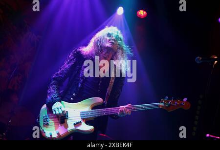 Glenn Hughes beim Konzert mit seiner Band am 15. Mai 2024 im Boerderij in Zoetermeer, Niederlande. Glenn Hughes am 15. Mai 2024 im Boerderij in Zoetermeer, Niederlande anlässlich seiner 50 Years Burn Album Tour 2024. Zoetermeer Südholland Niederlande *** Glenn Hughes in concert with his band on May 15, 2024 at the Boerderij in Zoetermeer, Netherlands Glenn Hughes on May 15, 2024 at the Boerderij in Zoetermeer, Netherlands on the occasion of his 50 Years Burn Album Tour 2024 Zoetermeer South Holland Netherlands Stock Photo