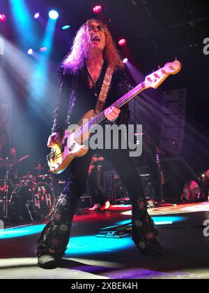 Glenn Hughes beim Konzert mit seiner Band am 15. Mai 2024 im Boerderij in Zoetermeer, Niederlande. Glenn Hughes am 15. Mai 2024 im Boerderij in Zoetermeer, Niederlande anlässlich seiner 50 Years Burn Album Tour 2024. Zoetermeer Südholland Niederlande *** Glenn Hughes in concert with his band on May 15, 2024 at the Boerderij in Zoetermeer, Netherlands Glenn Hughes on May 15, 2024 at the Boerderij in Zoetermeer, Netherlands on the occasion of his 50 Years Burn Album Tour 2024 Zoetermeer South Holland Netherlands Stock Photo