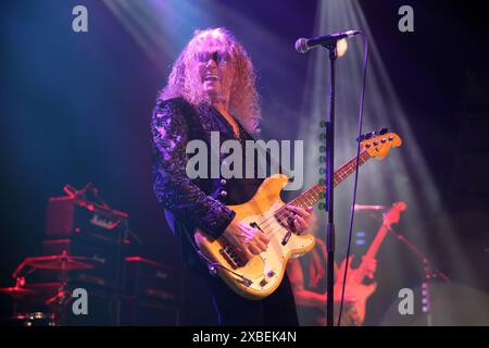 Glenn Hughes beim Konzert mit seiner Band am 15. Mai 2024 im Boerderij in Zoetermeer, Niederlande. Glenn Hughes am 15. Mai 2024 im Boerderij in Zoetermeer, Niederlande anlässlich seiner 50 Years Burn Album Tour 2024. Zoetermeer Südholland Niederlande *** Glenn Hughes in concert with his band on May 15, 2024 at the Boerderij in Zoetermeer, Netherlands Glenn Hughes on May 15, 2024 at the Boerderij in Zoetermeer, Netherlands on the occasion of his 50 Years Burn Album Tour 2024 Zoetermeer South Holland Netherlands Stock Photo