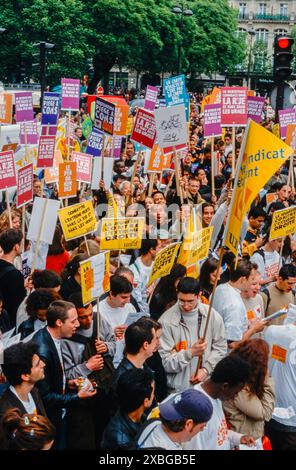 Paris, France, High Angle, Large Crowd People, Young People, Student Unions, Organization, Marching with Protest Sign,  Anti-Extreme Right ,Slogan , N.G.O. 2002 Stock Photo