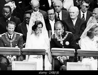 Anni' 80 Bruxelles Archivio Storico Olycom/LaPresse Baldovino del Belgio (Laeken, 7 settembre 1930 – Motril, 31 luglio 1993) principe del Belgio, duca di Brabante, fu re del Belgio dal 16 luglio 1951 fino alla sua morte. Salì al trono in una fase di crisi politica, e molte altre segnarono il suo lungo regno, almeno una delle quali fu il risultato della pubblica espressione della sua fede cattolica. Nella Foto: Re Baldovino del Belgio e la Regina Fabiola Stock Photo