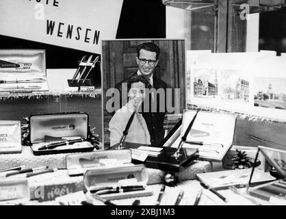 Anni' 80 Bruxelles Archivio Storico Olycom/LaPresse Baldovino del Belgio (Laeken, 7 settembre 1930 – Motril, 31 luglio 1993) principe del Belgio, duca di Brabante, fu re del Belgio dal 16 luglio 1951 fino alla sua morte. Salì al trono in una fase di crisi politica, e molte altre segnarono il suo lungo regno, almeno una delle quali fu il risultato della pubblica espressione della sua fede cattolica. Nella Foto: Un ritratto di Re Baldovino del Belgio e la Regina Fabiola   Pictured: A portrait of King Baudouin of Belgium and Queen Fabiola Stock Photo
