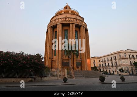 The Pantheon building (Chiesa di San Tommaso al Pantheon) and The Pantheon Square Stock Photo