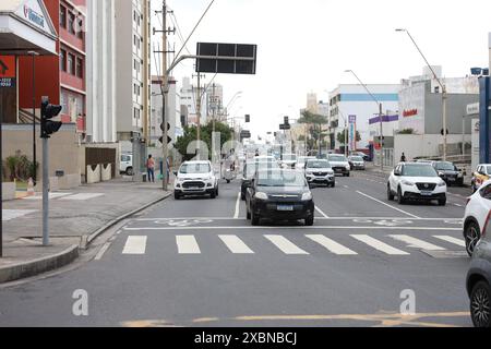 salvador, bahia, brazil - november 9, 2023: traffic movement in the Pituba neighborhood in the city of Salvador. Stock Photo