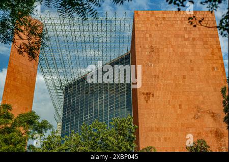 06 09 2004 The towering LIC Jeevan Bharati Bhawan in Connaught Place is a splendid creation in glass stone and metal..near palika bazarDelhi INDIA Asi Stock Photo