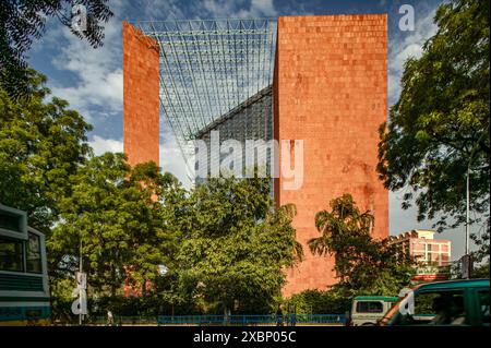 06 09 2004 The towering LIC Jeevan Bharati Bhawan in Connaught Place is a splendid creation in glass stone and metal..near palika bazarDelhi INDIA Asi Stock Photo