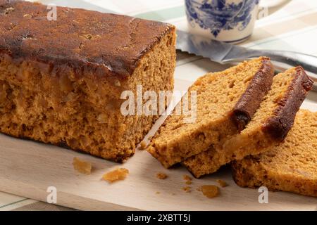Traditional sweet Dutch ginger breakfast cake, ontbijtkoek, and slices on a cutting board close up Stock Photo