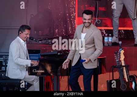 Entertainer und Sänger Giovanni Zarrella tritt mit seiner Show Eine italienische Sommernacht in den Gärten der Welt auf. 13.6.2024, Berlin, Deutschland *** Entertainer and singer Giovanni Zarrella performs his show An Italian Summer Night in the Gardens of the World 13 6 2024, Berlin, Germany kreativmedia zarrella 22 Stock Photo