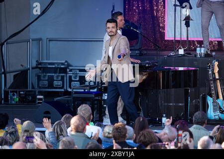 Entertainer und Sänger Giovanni Zarrella tritt mit seiner Show Eine italienische Sommernacht in den Gärten der Welt auf. 13.6.2024, Berlin, Deutschland *** Entertainer and singer Giovanni Zarrella performs his show An Italian Summer Night in the Gardens of the World 13 6 2024, Berlin, Germany kreativmedia zarrella 35 Stock Photo