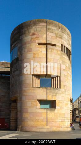 The modern extension of the National Museum of Scotland on Chambers street Edinburgh Stock Photo