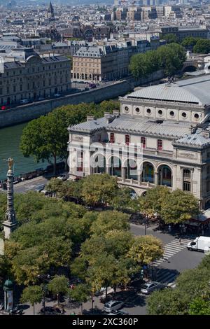 Paris, France - July 07 2017: Théâtre du Châtelet opposite the Fontaine du Palmier and on the other side of the Seine river, on the Île de la cité, th Stock Photo