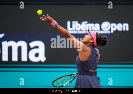 'S-HERTOGENBOSCH, NETHERLANDS - JUNE 14: Naomi Osaka of the United States of America serves in her women's singles quarter final match against Bianca Andreescu of Canada on Day 5 of the Libema Open Grass Court Championships at the Autotron on June 14, 2024 in 's-Hertogenbosch, Netherlands (Photo by Rene Nijhuis/BSR Agency) Credit: BSR Agency/Alamy Live News Stock Photo