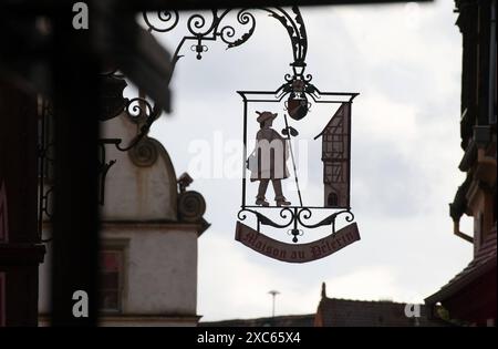 Colmar Tourismus, Touristen in Colmar , Elsass , Frankreich . Juni 14, 2024. Stock Photo