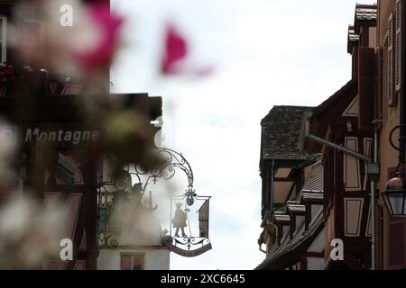 Colmar Tourismus, Touristen in Colmar , Elsass , Frankreich . Juni 14, 2024. Stock Photo