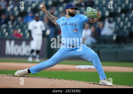 Toronto Blue Jays starting pitcher Alek Manoah (6) throws a pitch during the MLB regular season game between the Toronto Blue Jays and Chicago White Sox at Guaranteed Rate Field in Chicago, IL on May 29, 2024. The Blue Jays defeated the White Sox 3-1. (Max Siker / Image of Sport) Stock Photo