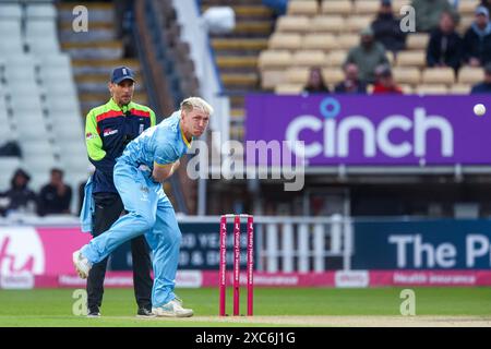 Dom Bess in action bowling taken in Birmingham UK on 14 June 2024 during the Vitality Blast fixture between Warwickshire Bears & Yorkshire Vikings,  a Stock Photo