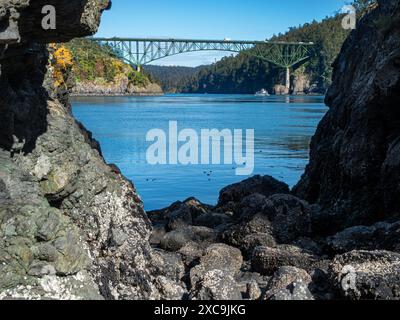 WA25320-00...WASHINGTON - The span of the Deception Pass Bridge between Whidbey Island and Pass Island. Stock Photo