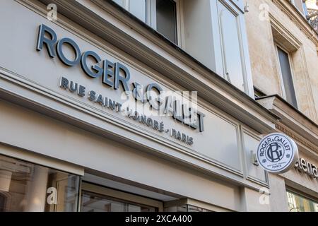 sign-and-logo-of-the-roger-et-