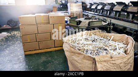 Boxes on production line at paper packaging factory Stock Photo - Alamy