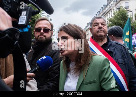 Paris, France. 15th June, 2024. Olivier Donnars/Le Pictorium - Demonstration against the extreme right in the presence of the new Popular Front - 15/06/2024 - France/Paris - Marine Tondelier, national secretary of Europe Ecologie Les Verts (EELV), of the new Front Populaire at the demonstration against the far right in Paris. Credit: LE PICTORIUM/Alamy Live News Stock Photo