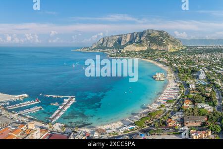 Stunning beauty of Mondello Beach in Palermo, Sicily, with its turquoise waters, sandy shores, and picturesque landscapes. Stock Photo