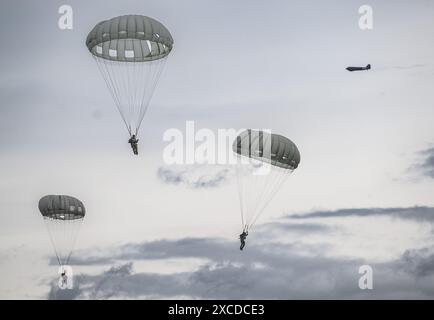 16 June 2024, Hesse, Wiesbaden: Parachutists land at the US Army ...