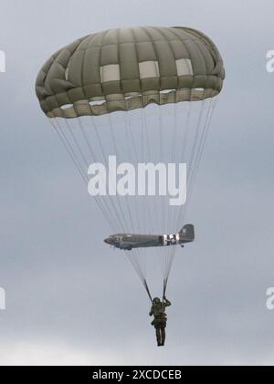 16 June 2024, Hesse, Wiesbaden: A US flag flies from the cockpit of a ...