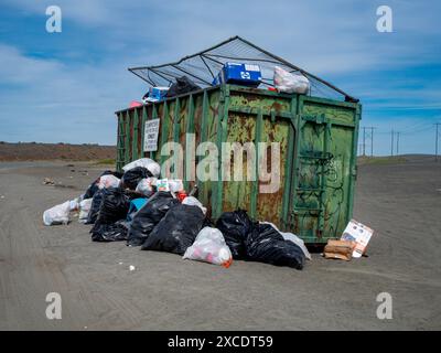 WA25412-00...WASHINGTON - Trash from visitors to the sand dunes at Moses Lake. Volunteers were picking up trash in parking lots. Stock Photo